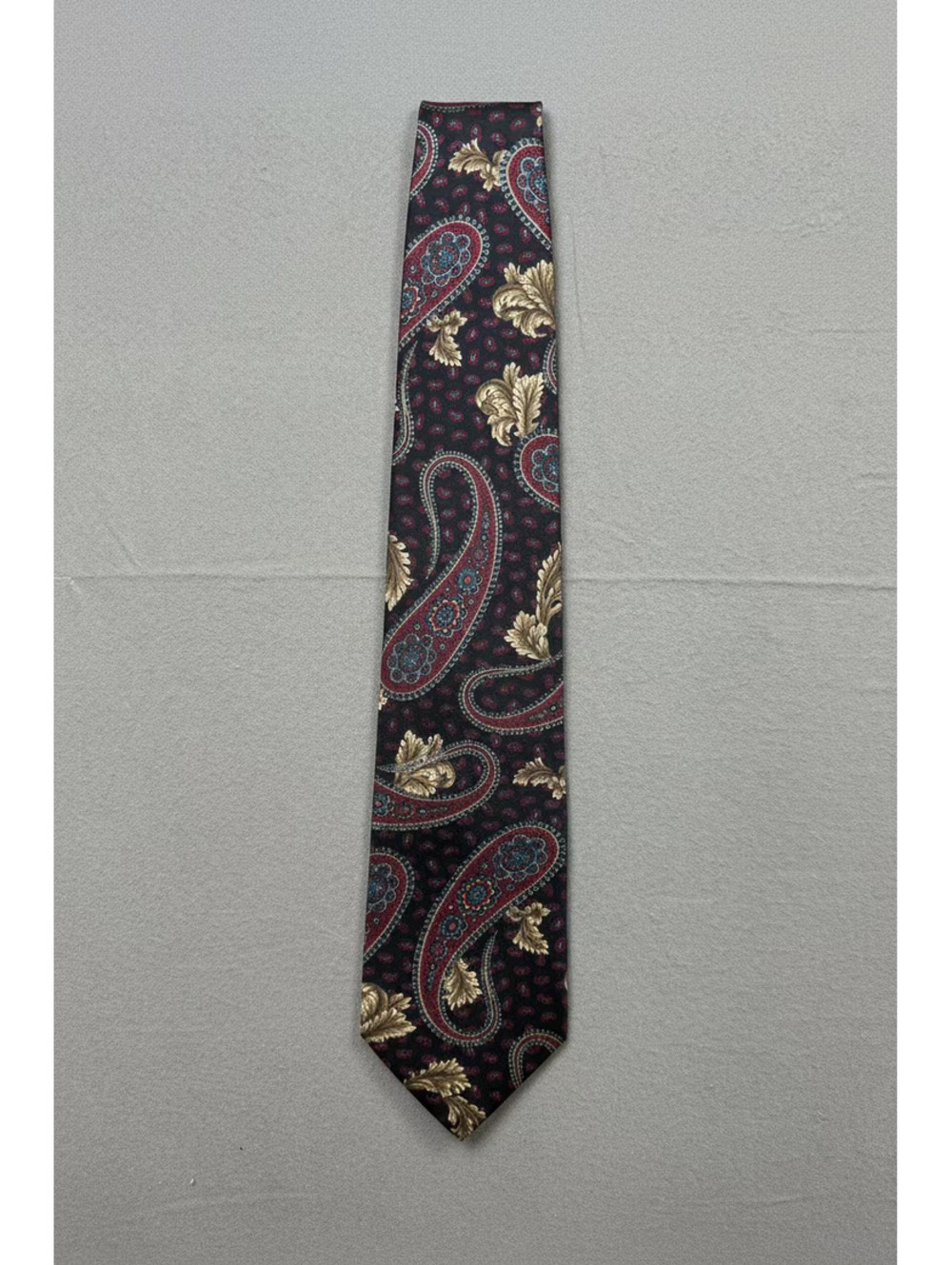 Vintage 417 by Van Heusen 100% Silk Paisley Necktie – Multicolor – 56"